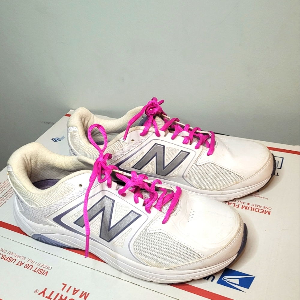 New Balance 847v2 Walking Shoe (Women's) Size 11